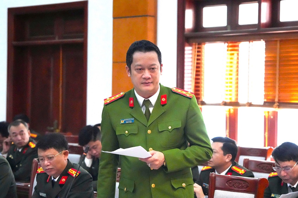 Các đồng chí Phó Giám đốc Công an tỉnh và Lãnh đạo các sở, ngành phát biểu