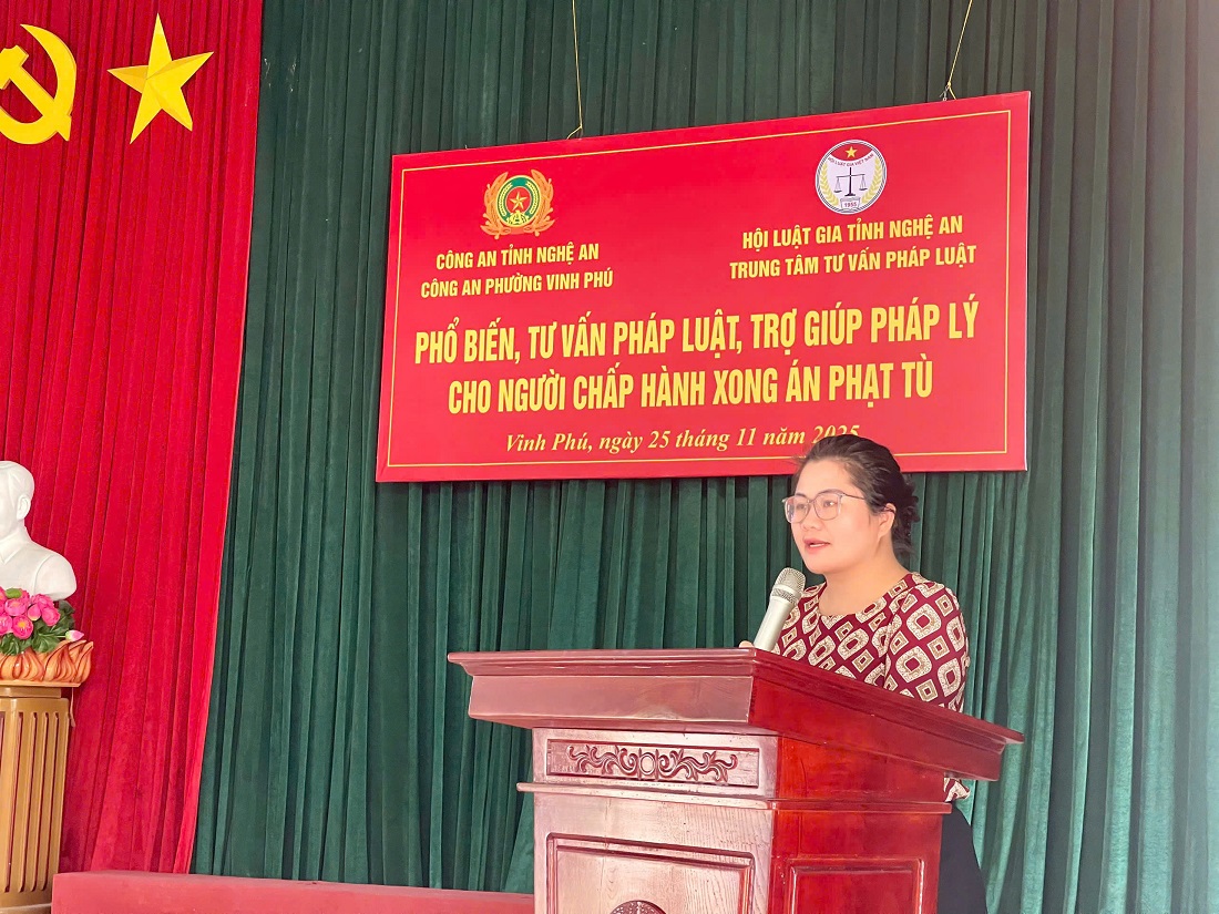 Đại diện Trung tâm tư vấn pháp luật - Hội Luật gia tỉnh Nghệ An phát biểu