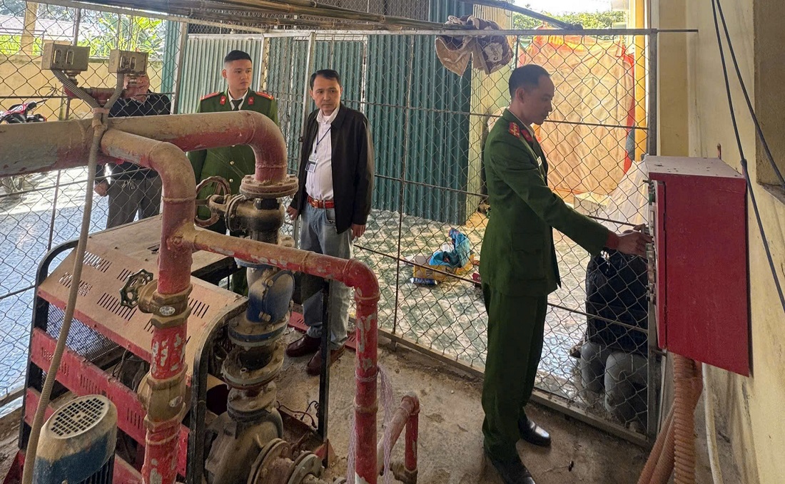 Công an xã Quỳ Châu kiểm tra mô hình “Tổ liên gia an toàn PCCC”