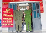 Công an xã Nậm Cắn tiếp nhận vũ khí tự chế do công dân tự nguyện giao nộp