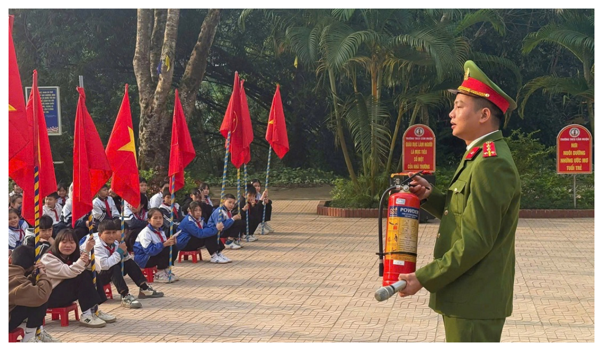 Tuyên truyền, phổ biến pháp luật cho học sinh THCS