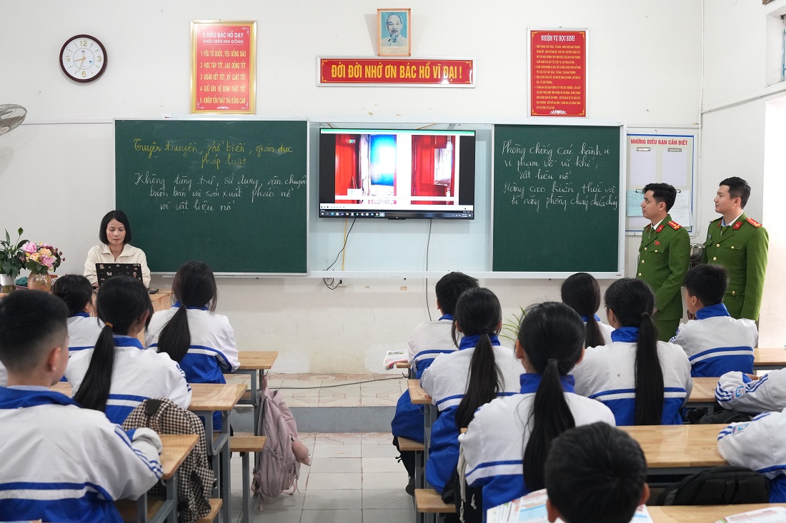 Tuyên truyền, phổ biến, giáo dục pháp luật cho học sinh Trường THCS Quỳnh Thiện