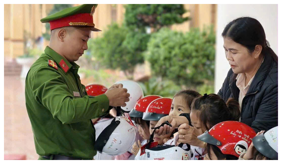 Công an xã Nam Đàn tuyên truyền, phổ biến, giáo dục pháp luật