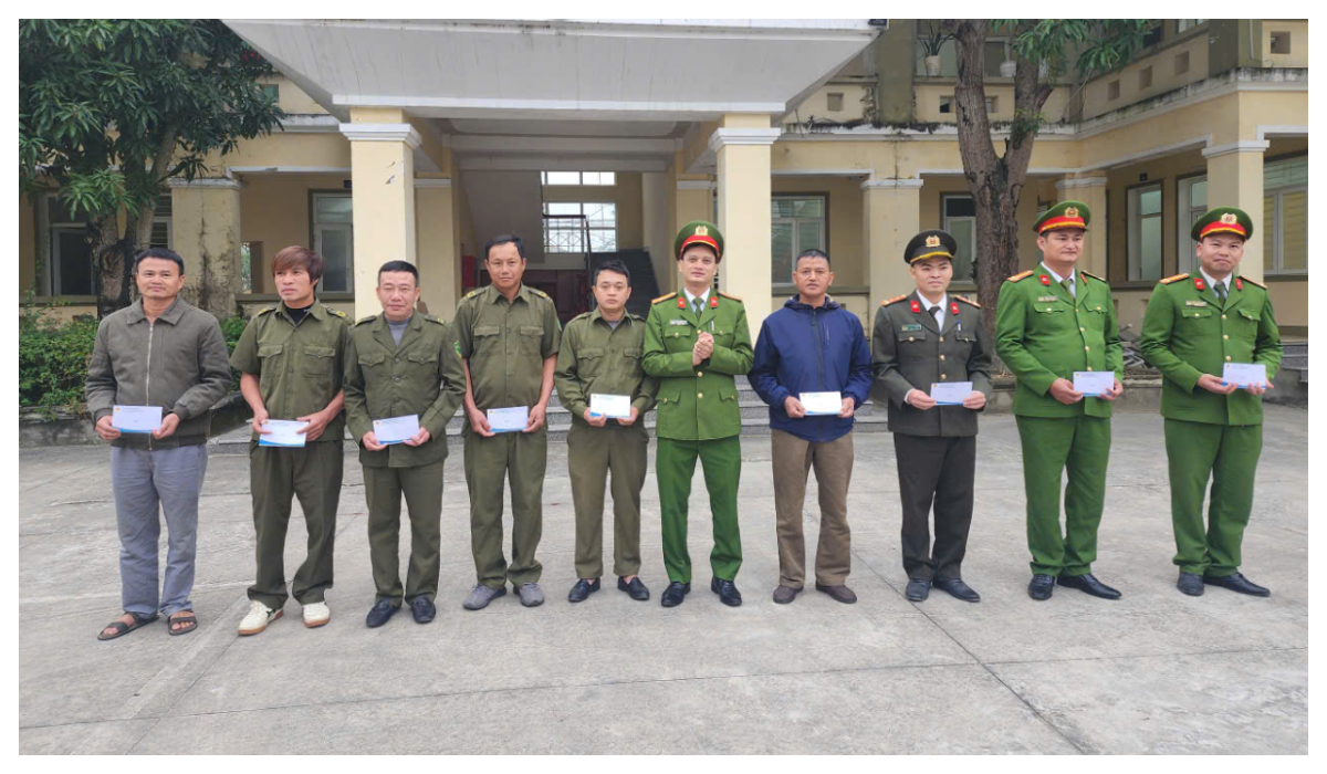 Biểu dương cán bộ, chiến sĩ, lực lượng tham gia bảo vệ ANTT ở cơ sở có thành tích xuất sắc trong công tác