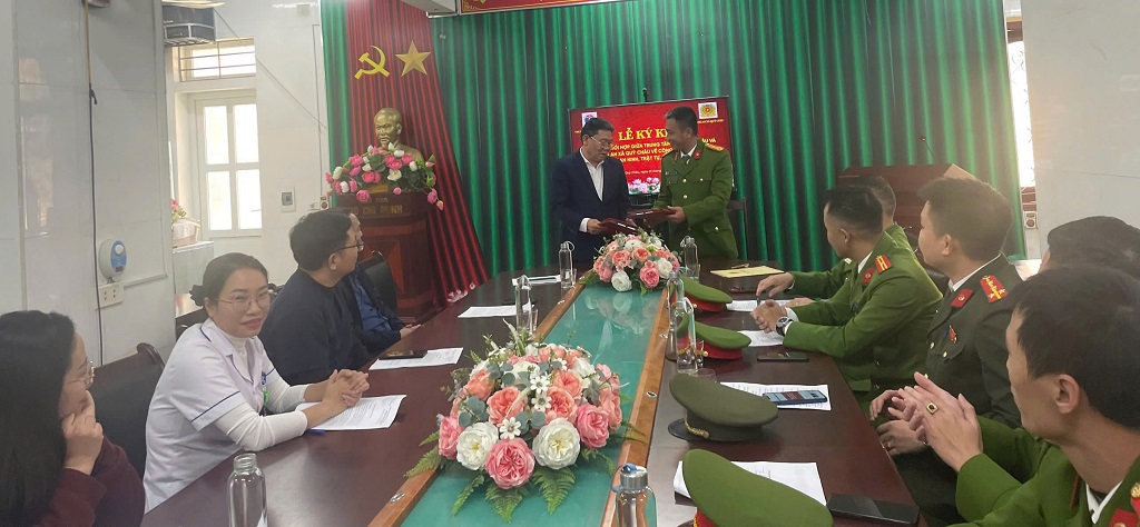 Ký kết Quy chế phối hợp giữa Trung tâm Y tế Quỳ Châu và Công an xã Quỳ Châu