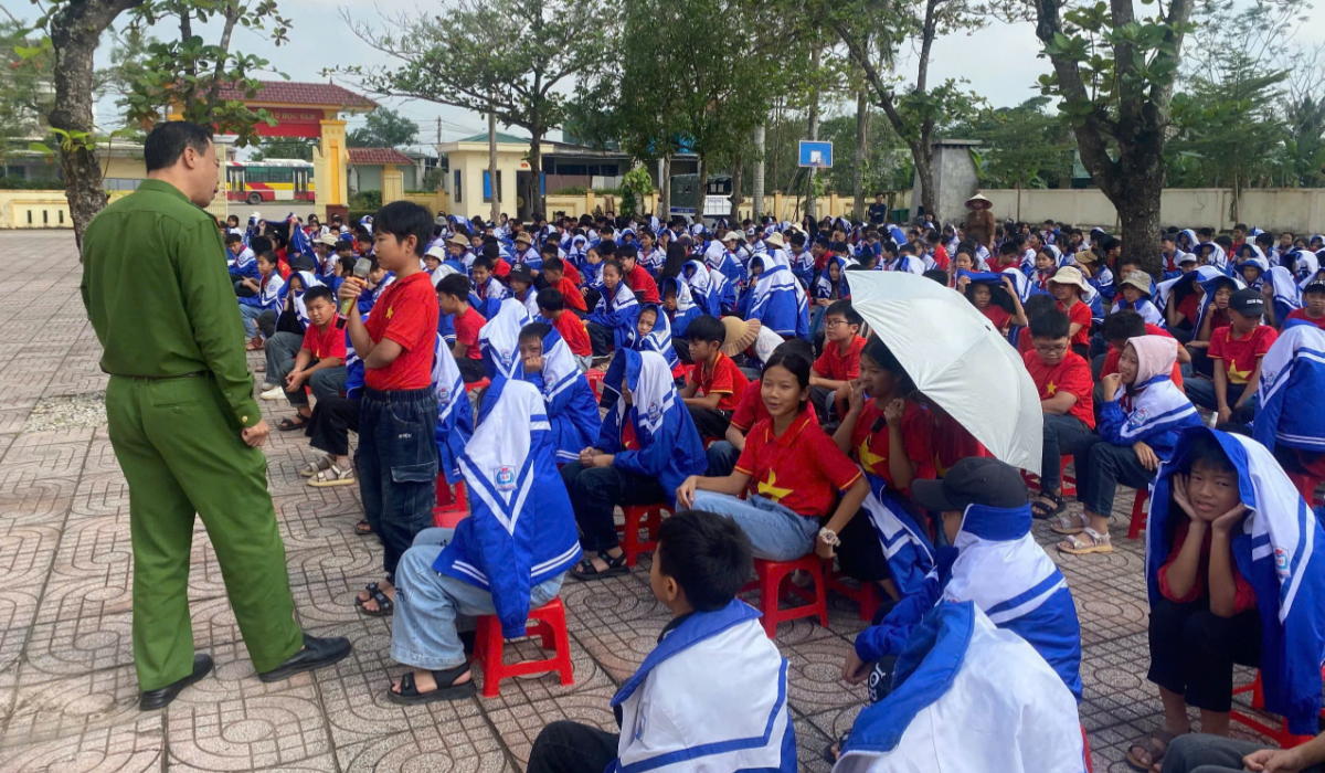 Tăng cường tuyên truyền pháp luật, nâng cao kỹ năng phòng ngừa rủi ro cho học sinh