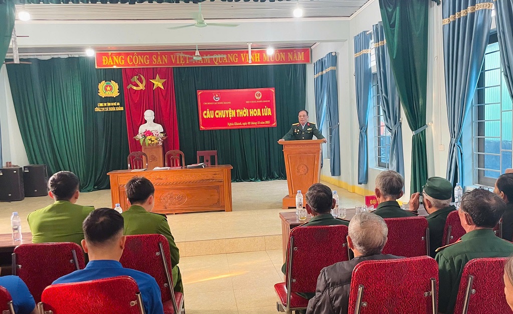 Công an xã tổ chức tọa đàm 