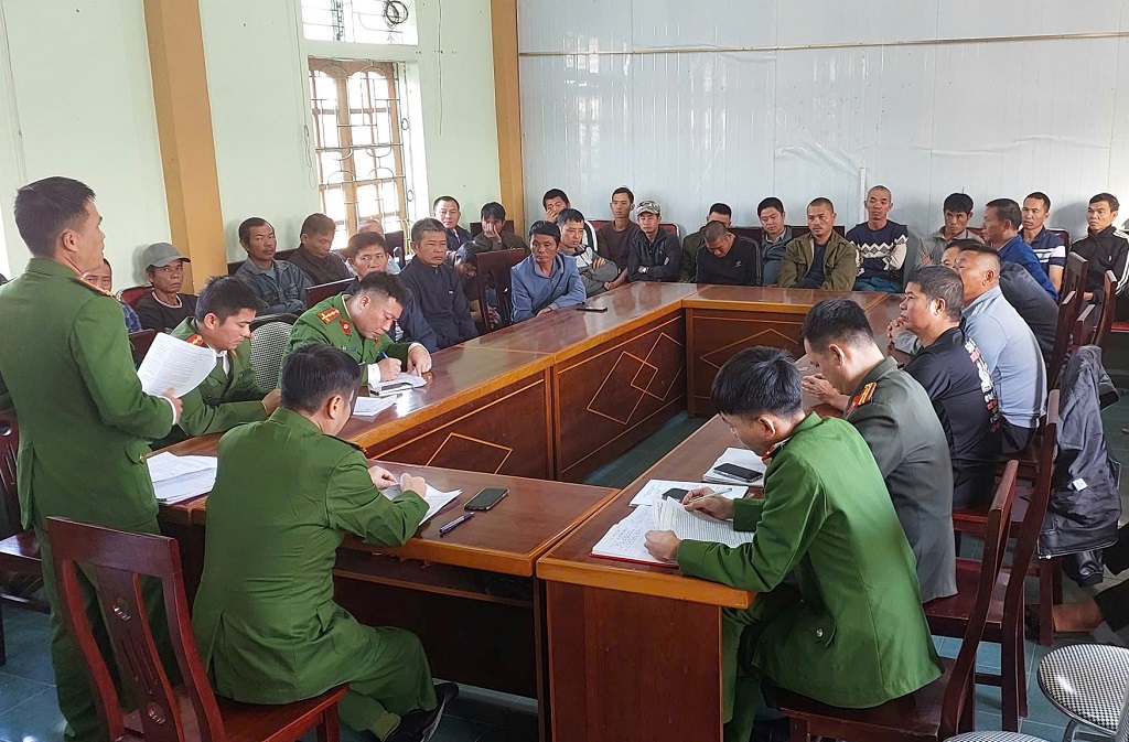 Công an xã Cát Ngạn tuyên truyền, phổ biến quy định pháp luật về TTATGT cho doanh nghiệp vận tải