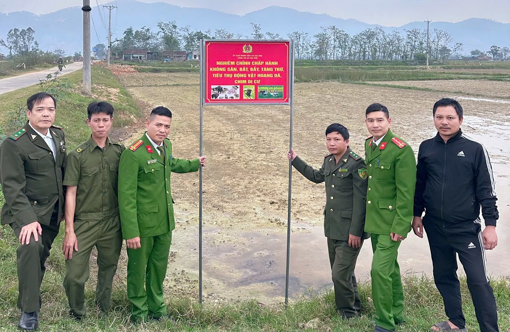 Công an xã Đại Huệ phối hợp tuyên truyền phòng chống săn bắt, buôn bán, tiêu thụ động vật hoang dã