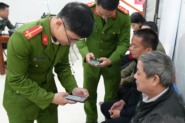 Lắng nghe dân, gần dân nhất, để phục vụ Nhân dân tốt hơn