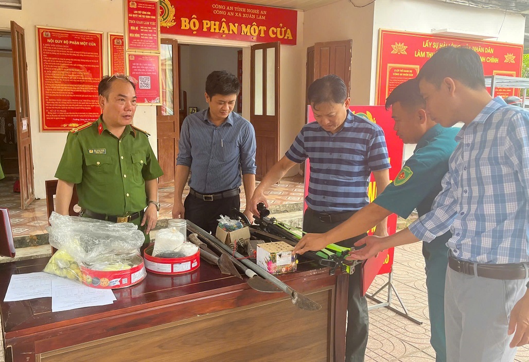 Công an xã Xuân Lâm tuyên truyền, vận động thu hồi vũ khí, vật liệu nổ, công cụ hỗ trợ