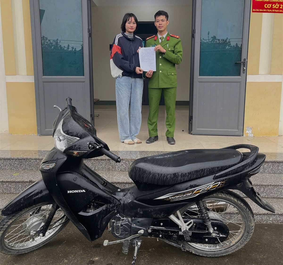 Công an xã Hạnh Lâm trao trả tài sản bị mất trộm cho người dân