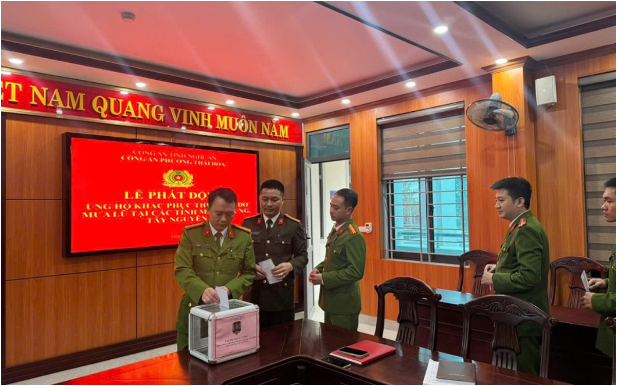 Công an phường Thái Hòa chung tay sẻ chia với đồng bào chịu ảnh hưởng bởi thiên tai