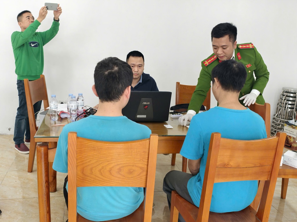 Công an xã Phúc Lộc tổ chức xét nghiệm ma túy đối với người lao động