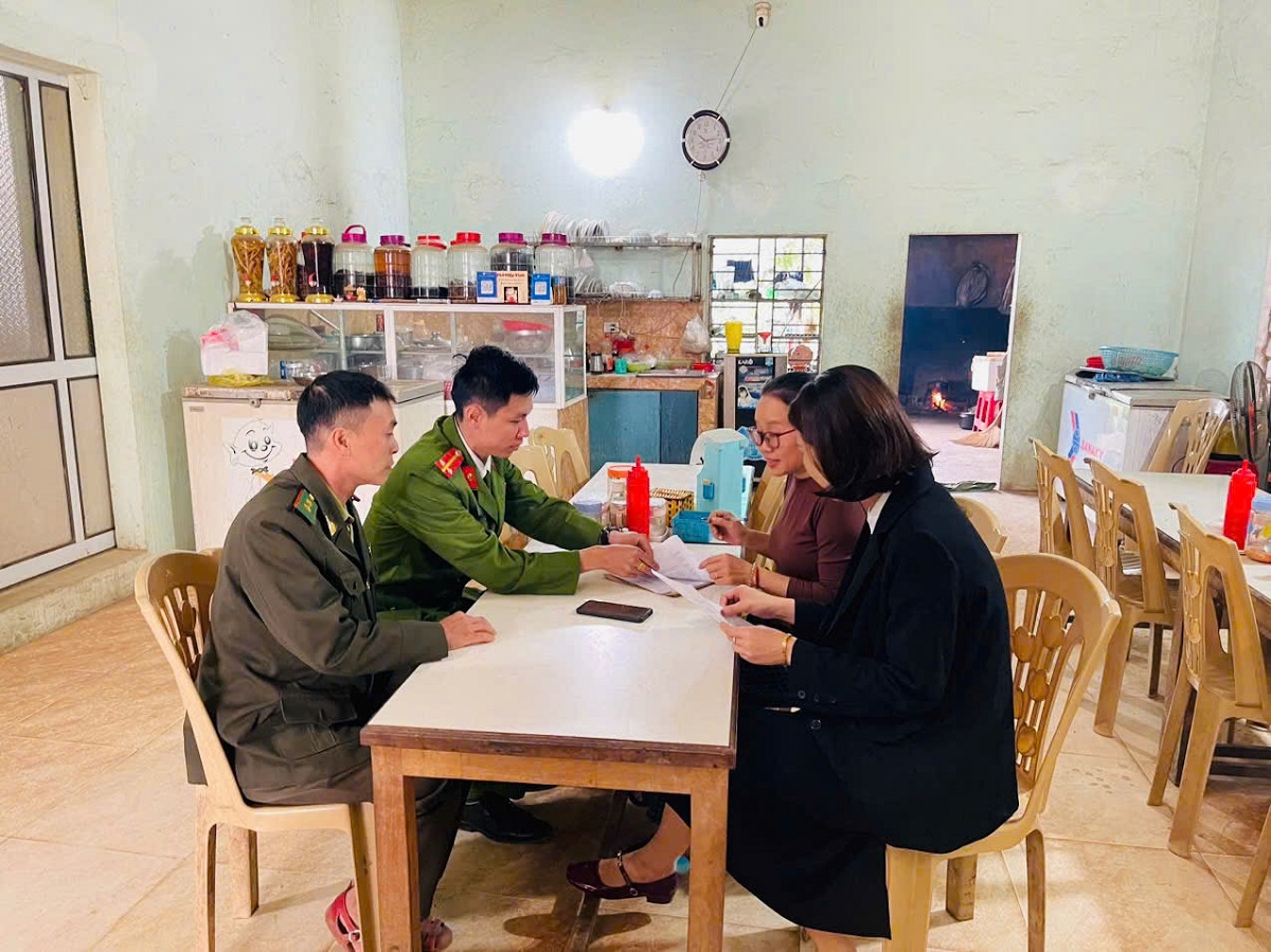 Công an xã Mậu Thạch tuyên truyền bảo vệ động vật hoang dã và nguồn lợi thủy sản