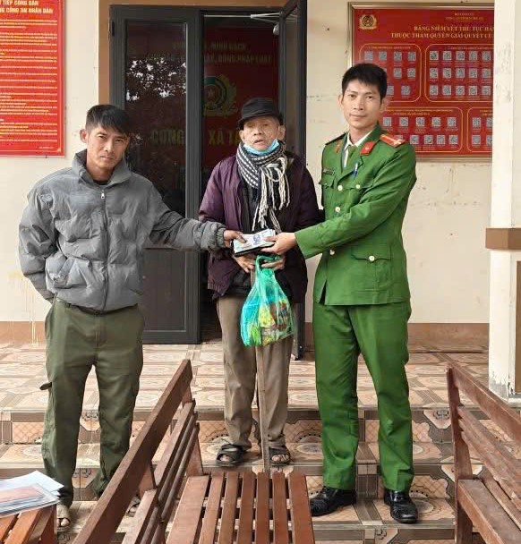 Công an xã giúp người dân tìm lại tài sản đánh rơi