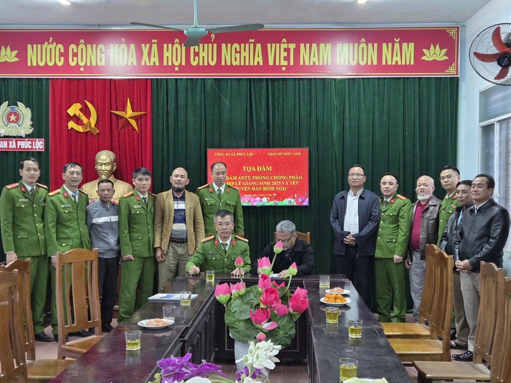 Công an xã Phúc Lộc phối hợp bảo đảm an ninh trật tự dịp Lễ Giáng sinh