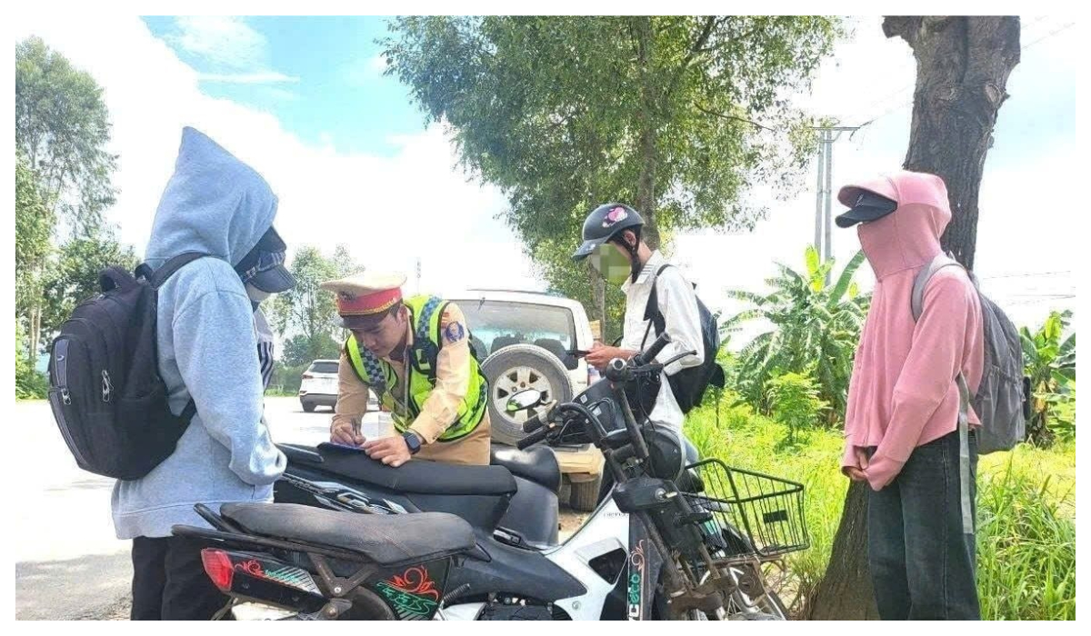 Mức phạt đối với người chưa đủ tuổi điều khiển xe gắn máy theo Nghị định 168