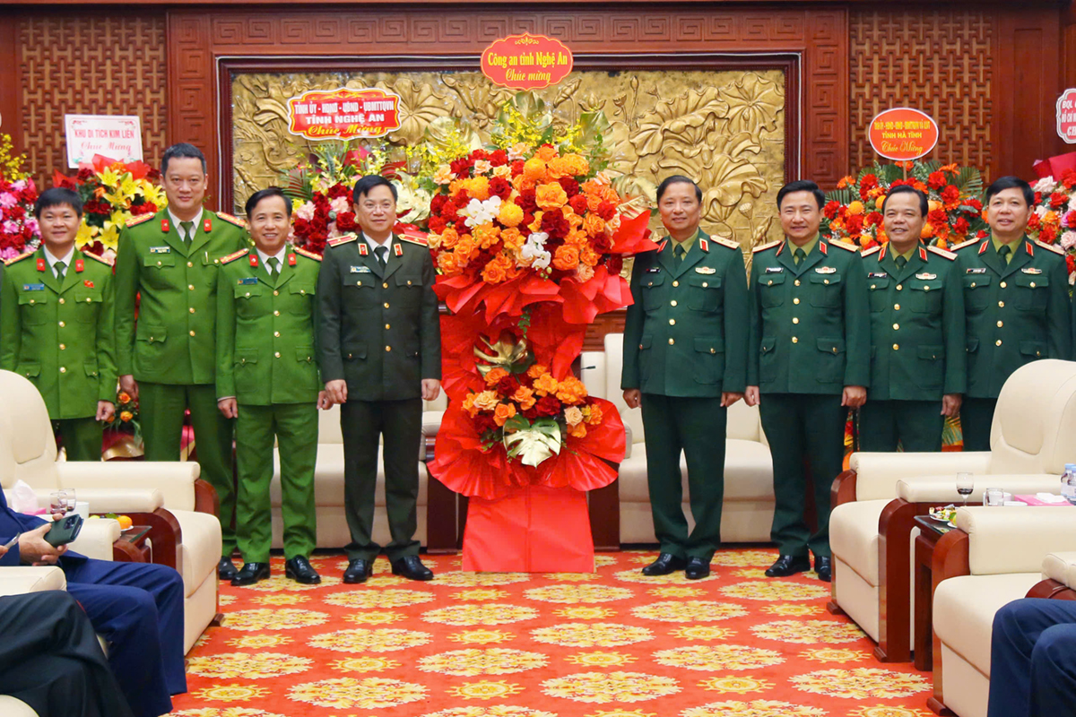 Công an tỉnh Nghệ An chúc mừng các đơn vị quân đội nhân Ngày truyền thống Quân đội nhân dân Việt Nam