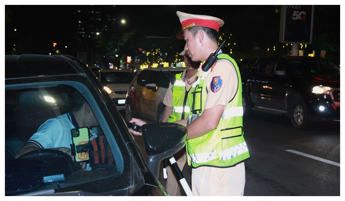 Chủ xe bị phạt tới 12 triệu đồng khi giao ô tô cho người không có bằng lái?