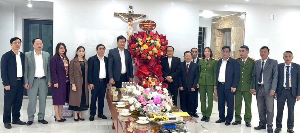 Phường Cửa Lò chúc mừng các Linh mục và giáo xứ nhân dịp Lễ Noel 2025