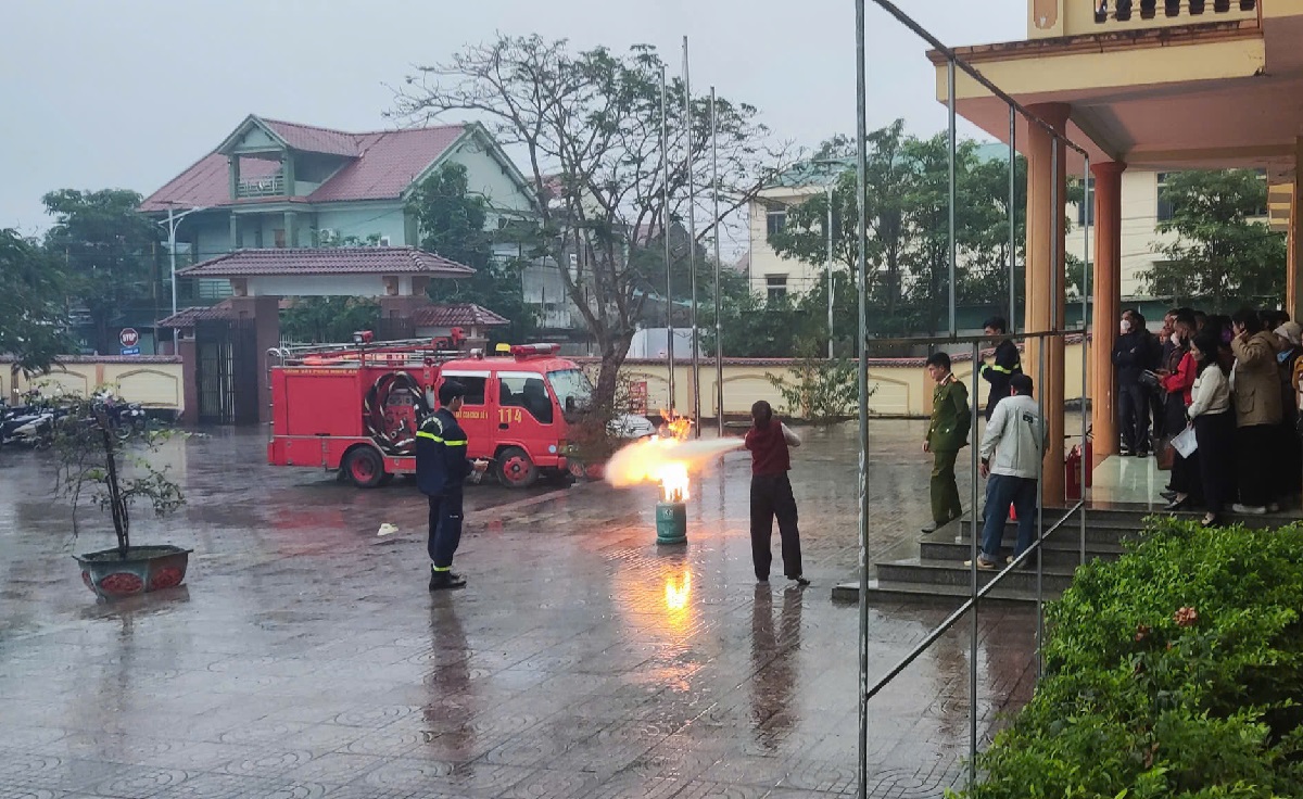 Công an xã Văn Hiến tập huấn, bồi dưỡng nghiệp vụ phòng cháy, chữa cháy và cứu nạn, cứu hộ