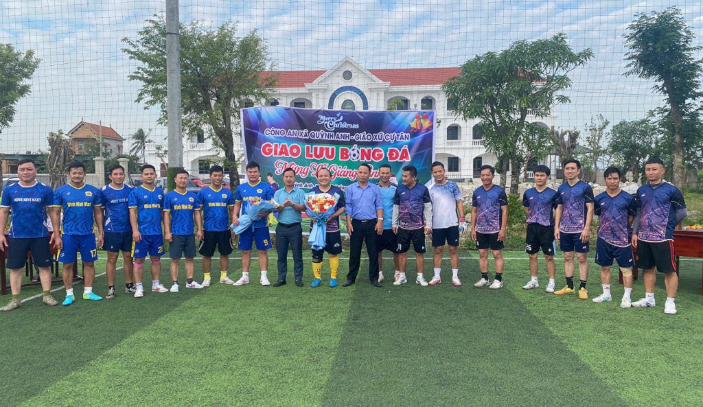 Công an xã Quỳnh Anh giao lưu bóng đá nhân dịp lễ Giáng sinh