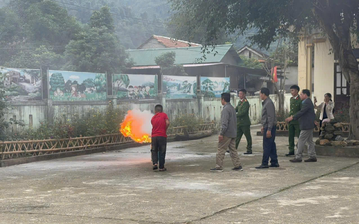 Công an xã Yên Hòa tuyên truyền phổ biến giáo dục pháp luật trong trường học