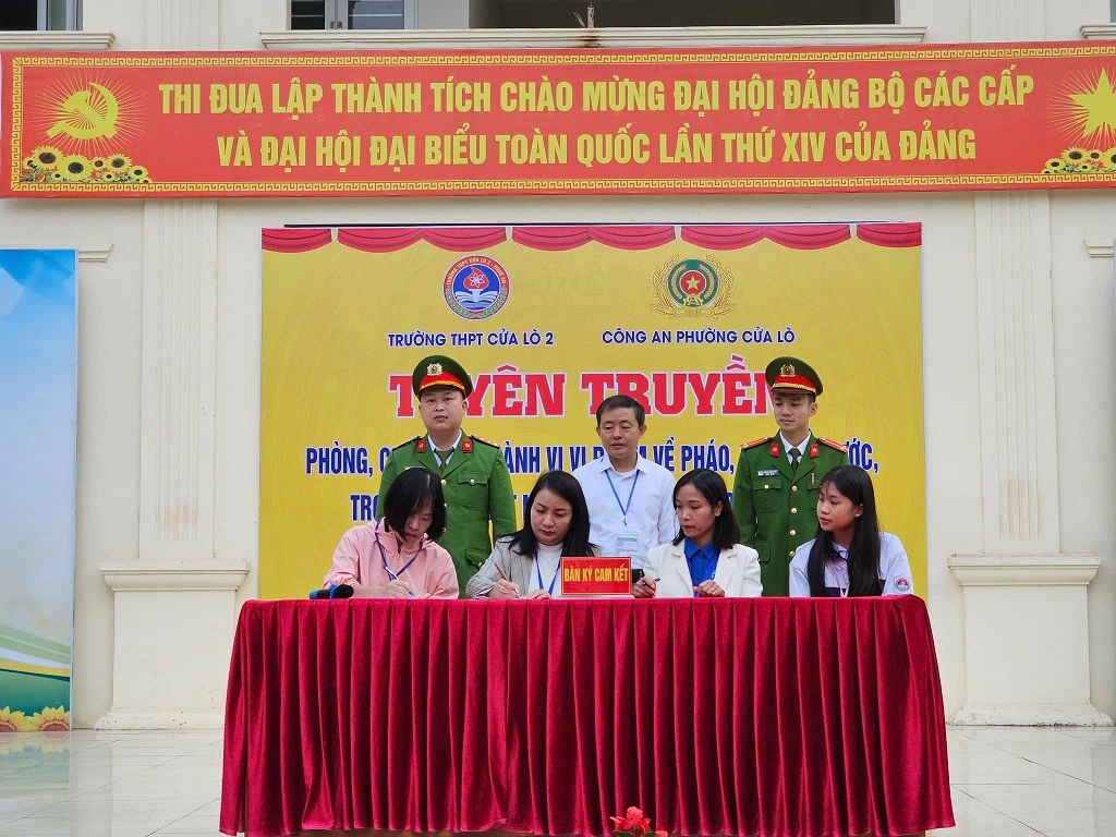 Công an phường Cửa Lò tuyên truyền, phổ biến, giáo dục pháp luật tại các trường học