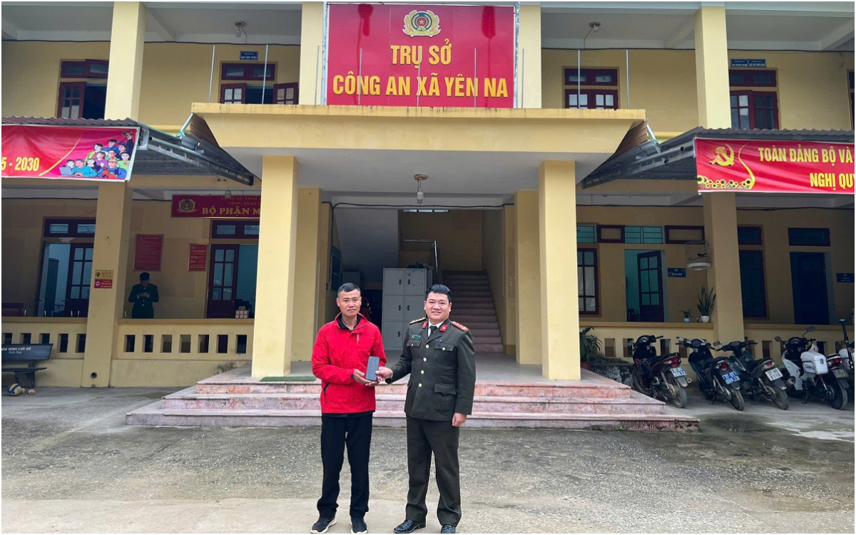 Công an xã Yên Na kịp thời giúp người dân tìm lại tài sản bị đánh rơi