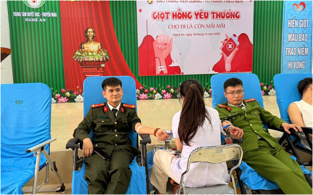Công an xã Thiên Nhẫn kịp thời hiến máu cứu người
