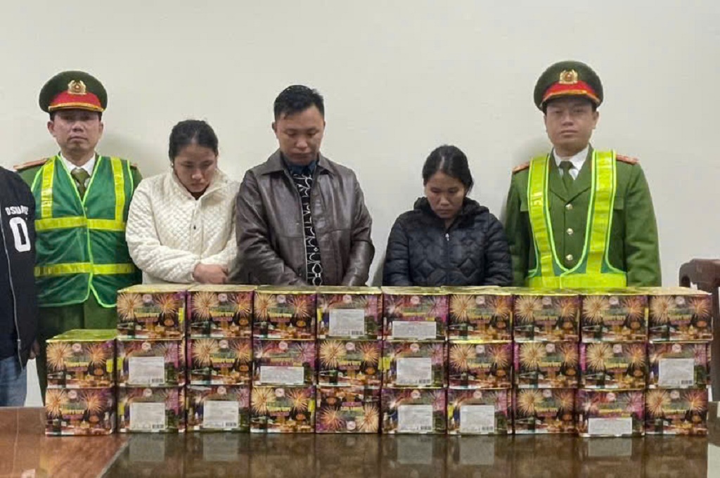 Khởi tố 03 đối tượng về hành vi tàng trữ pháo nổ