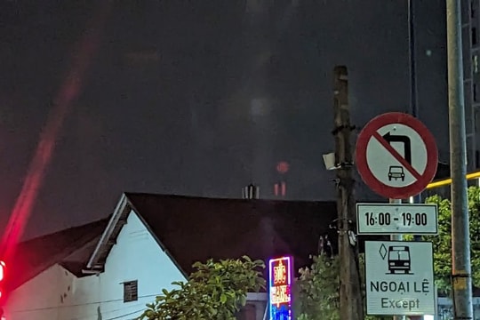 Lỗi vi phạm cấm rẽ trái ô tô phạt bao nhiêu tiền theo quy định hiện hành?