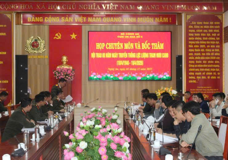 Toàn cảnh buổi họp