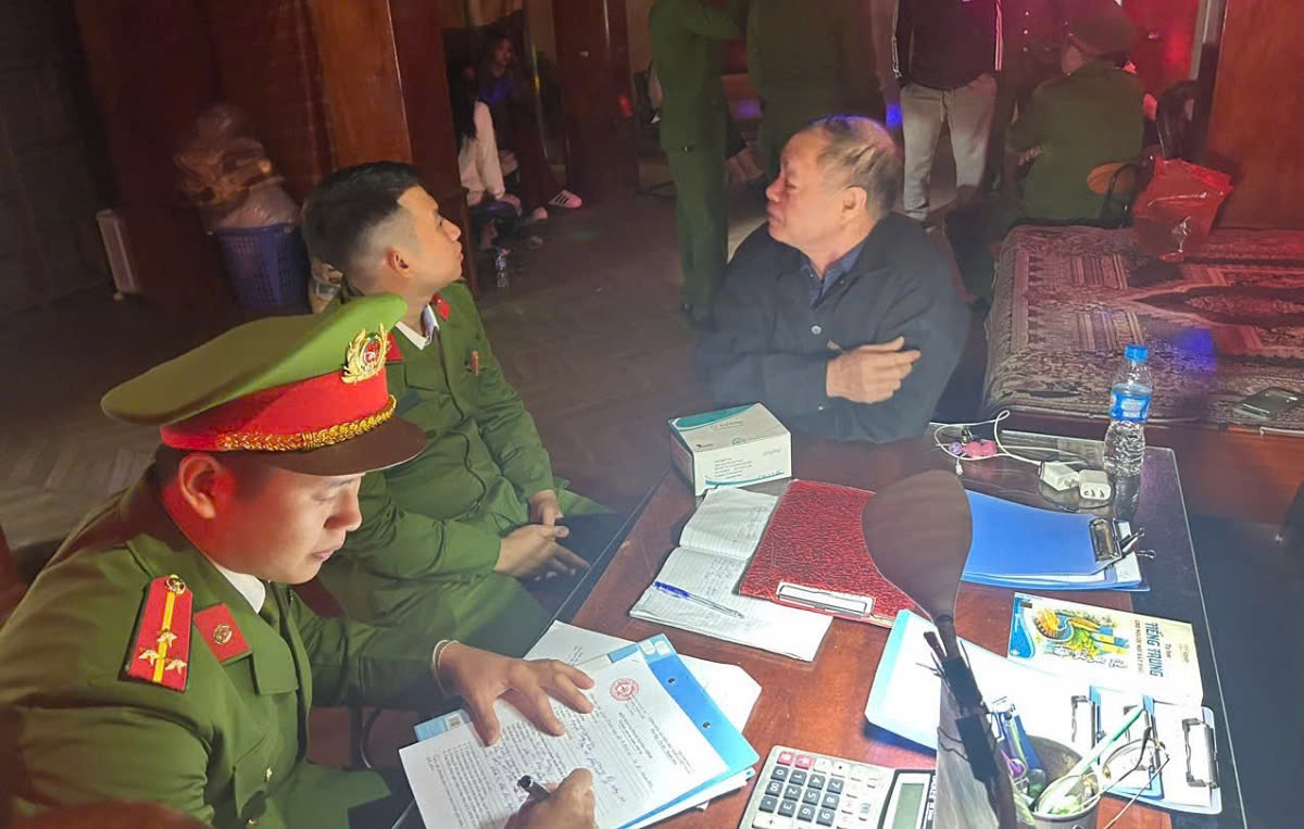 Công an phường đã lập biên bản nhắc nhở, yêu cầu các chủ cơ sở khắc phục ngay vi phạm