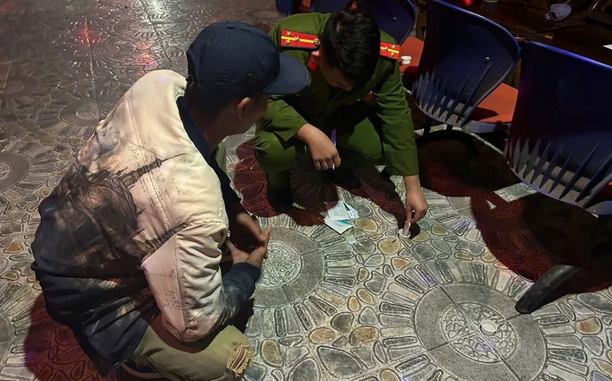 Tiến hành test nhanh ma túy