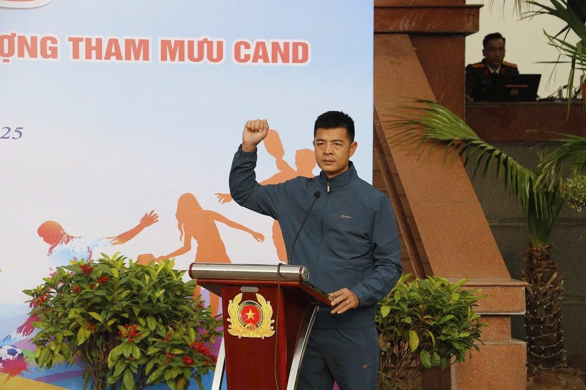 Đại diện Tổ trọng tài tuyên thệ