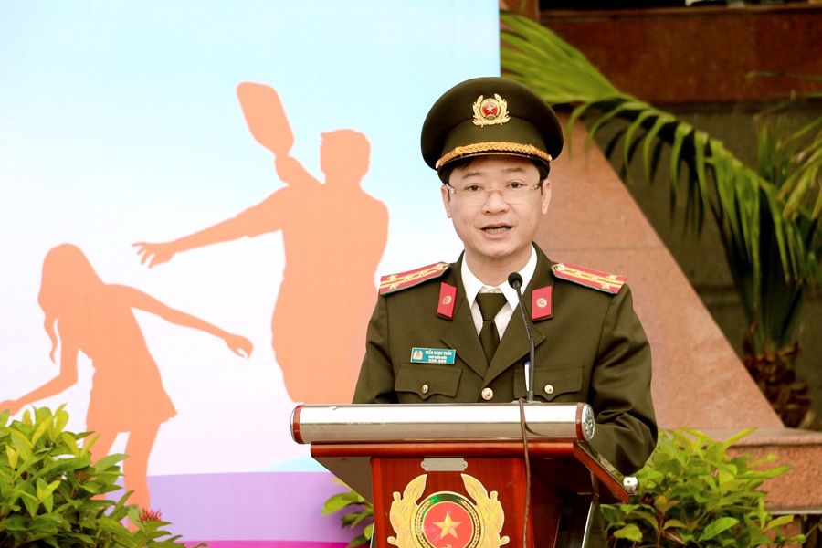 Đồng chí Đại tá Trần Ngọc Tuấn, Phó Giám đốc Công an tỉnh Nghệ An phát biểu khai mạc Hội thao