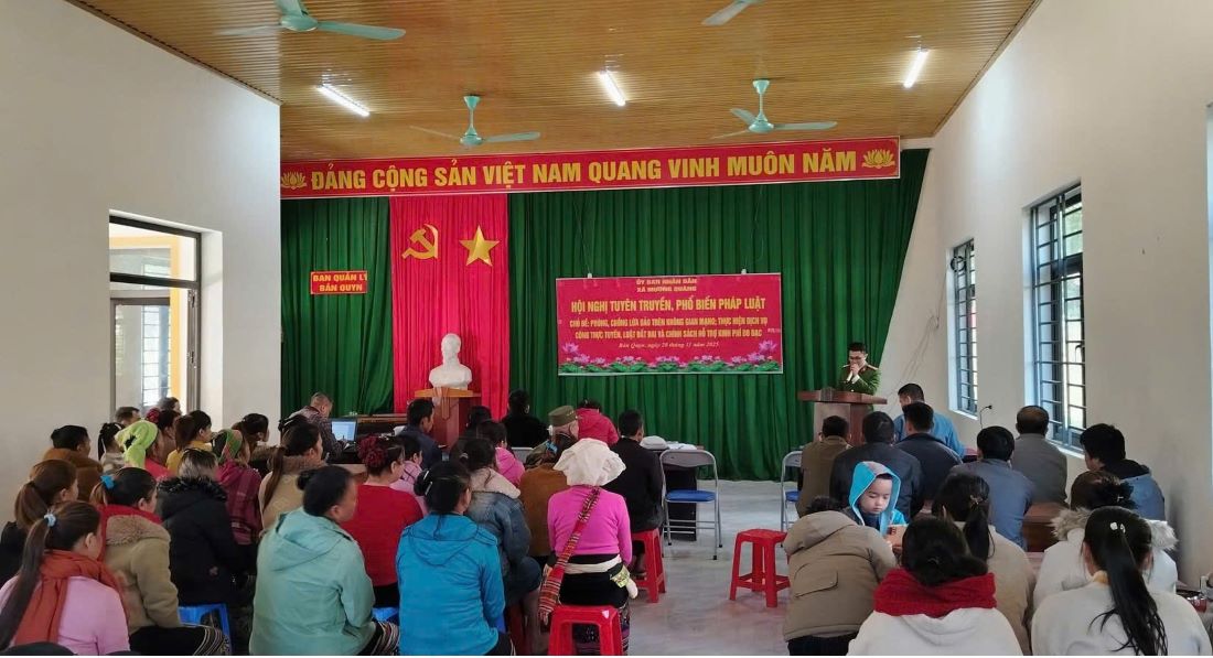 Đông đảo người dân tham gia buổi tuyên truyền