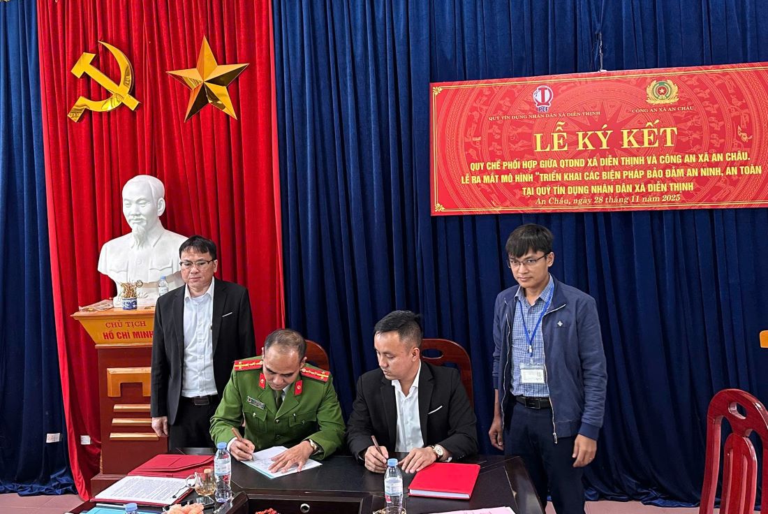 Đại diện hai đơn vị ký kết phối hợp bảo đảm an ninh trật tự