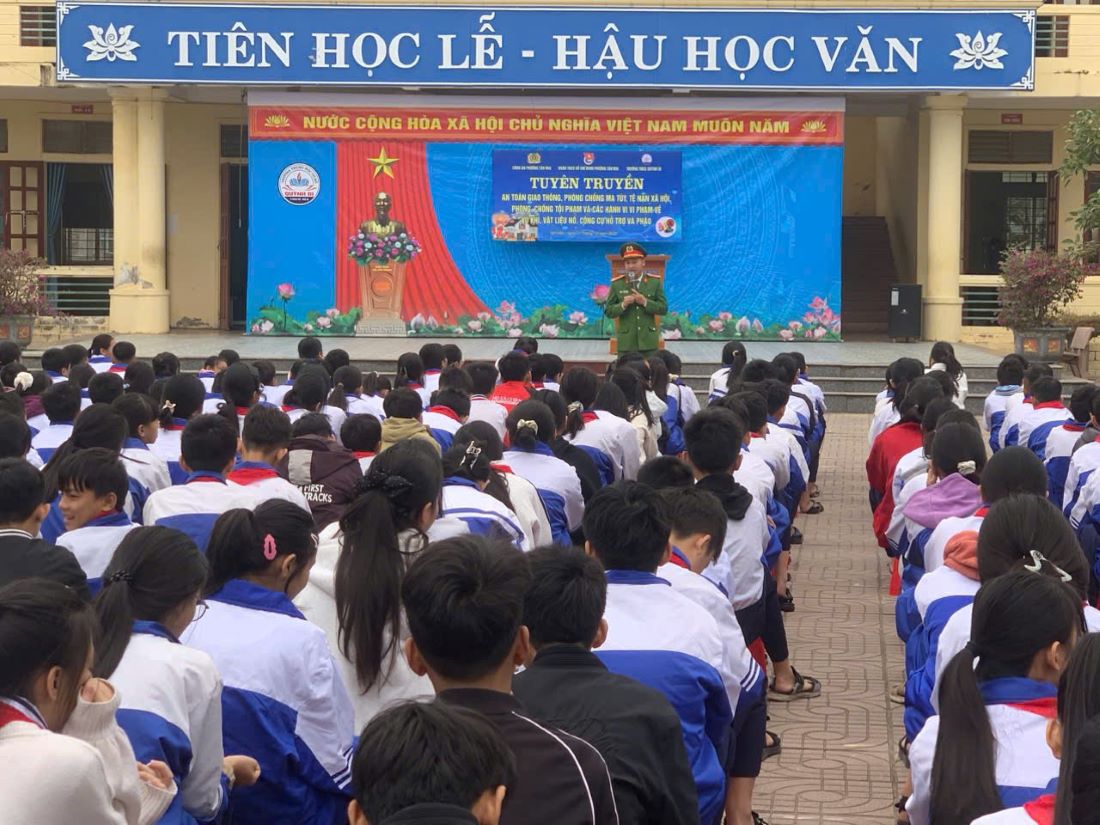 Công an phường Tân Mai truyền đạt nhiều nội dung thiết thực đến học sinh