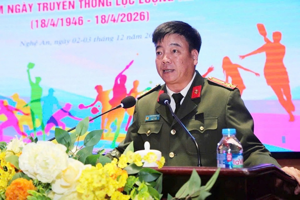 Đồng chí Thượng tá Nguyễn Trọng Khanh, Trưởng phòng Công tác chính trị Công an tỉnh Nghệ An thay mặt Ban tổ chức đánh giá kết quả chuyên môn của Hội thao