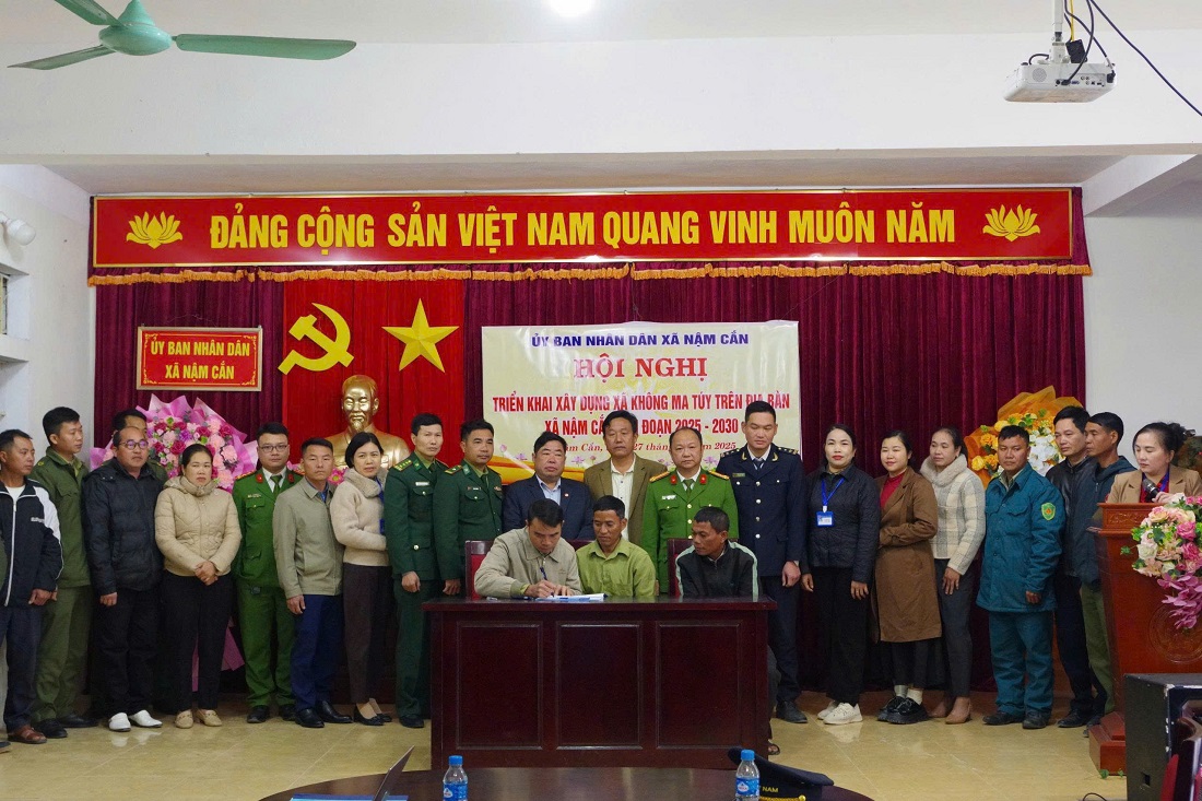 Các đại biểu ký cam kết thực hiện “Xây dựng địa bàn không ma túy” giai đoạn 2025 – 2030