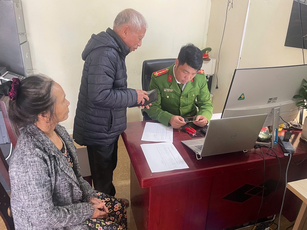  Công an xã Kim Bảng triển khai làm sạch dữ liệu đăng ký phương tiện, giấy phép lái xe