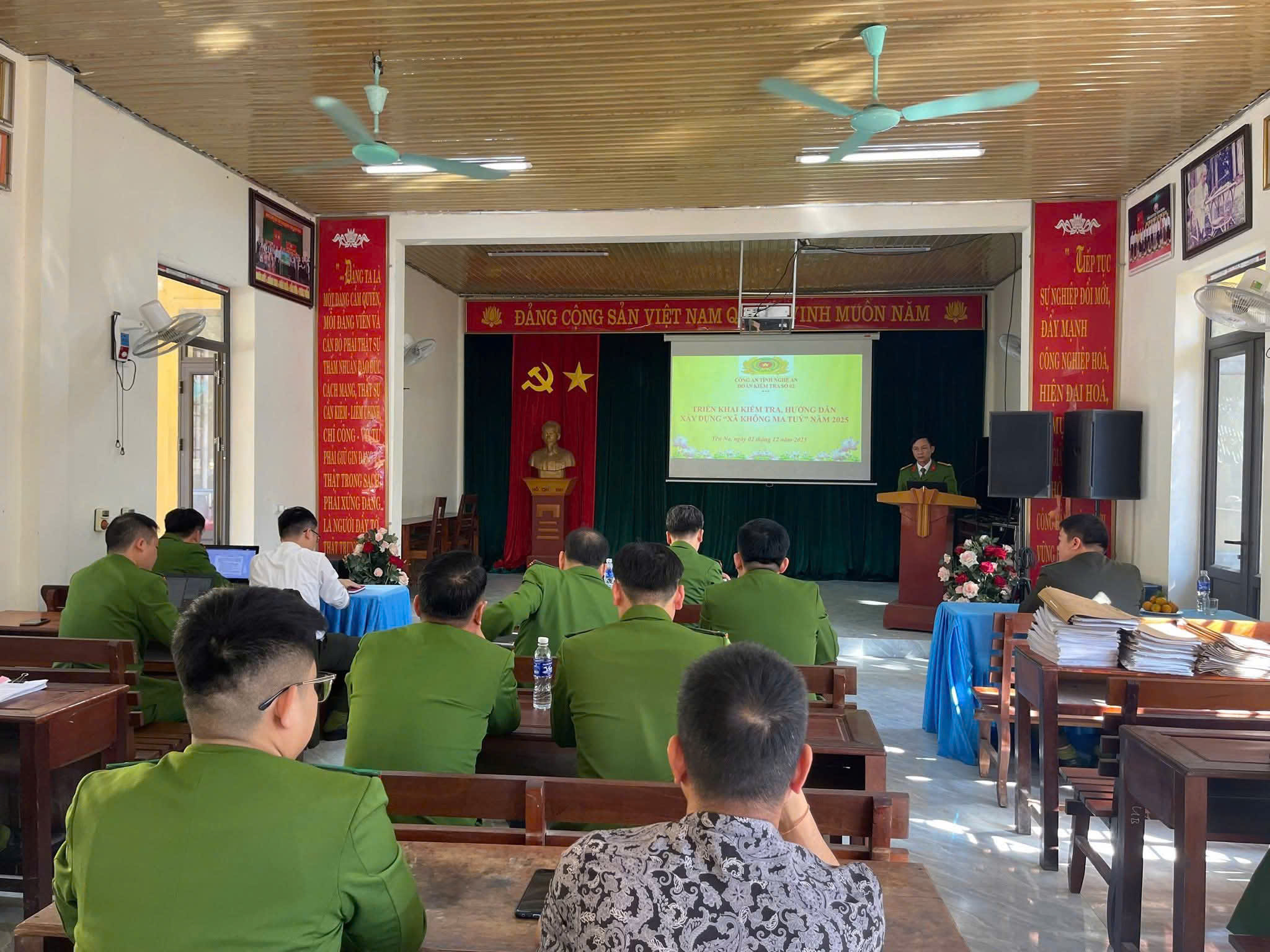 Toàn cảnh buổi làm việc