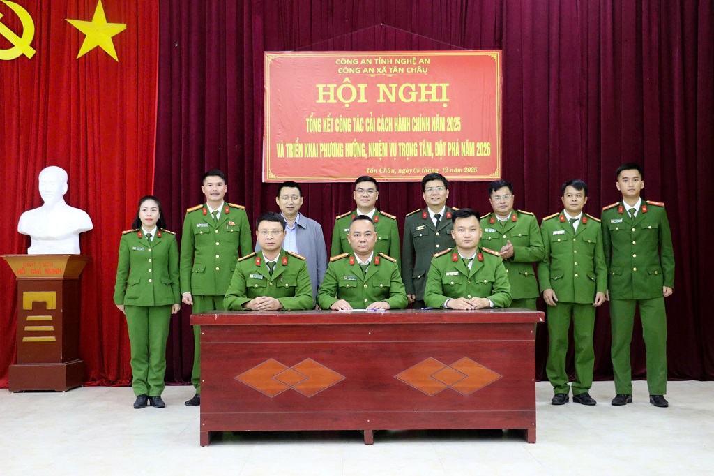 Công an xã Tân Châu phát động phong trào thi đua và ký cam kết nhiệm vụ CCHC năm 2026