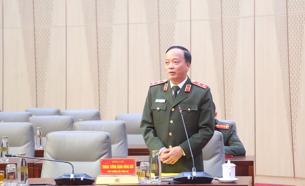 Thứ trưởng Đặng Hồng Đức chủ trì Hội nghị.