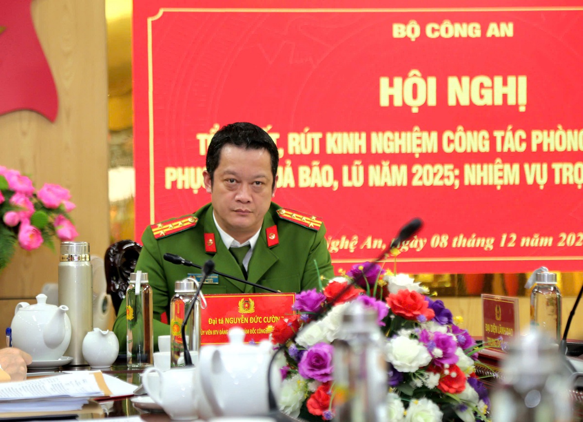 Đồng chí Đại tá Nguyễn Đức Cường – Phó Giám đốc Công an tỉnh Nghệ An chủ trì Hội nghị tại điểm cầu Công an tỉnh Nghệ An