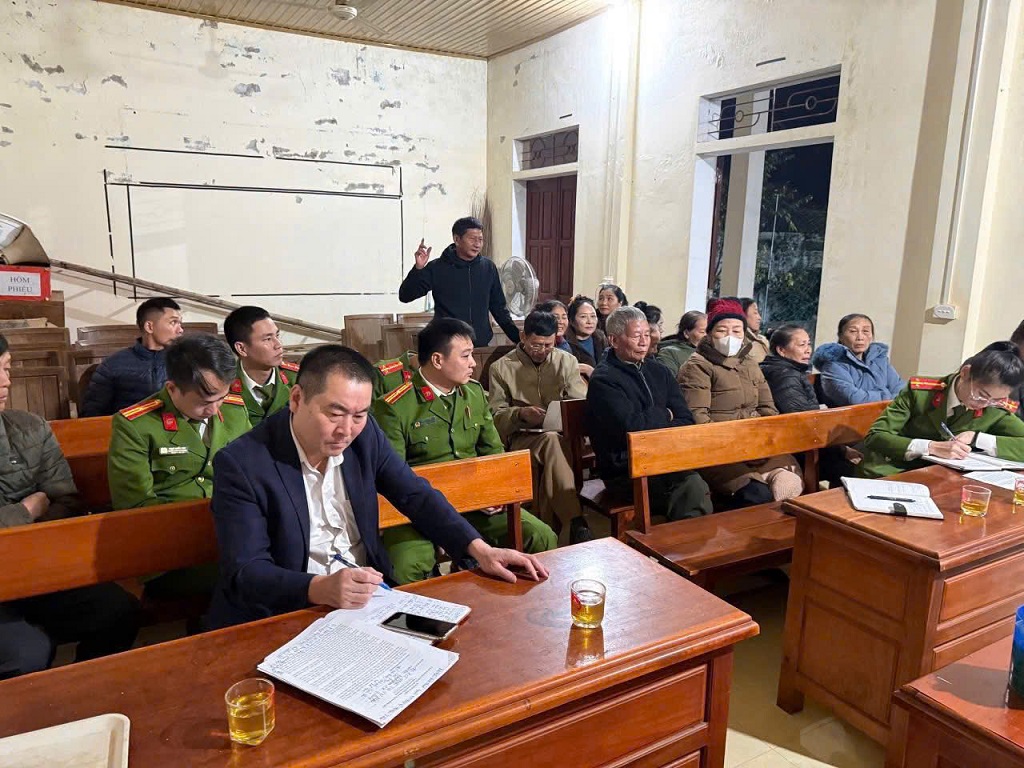 Nhân dân nhiệt tình đóng góp ý kiến