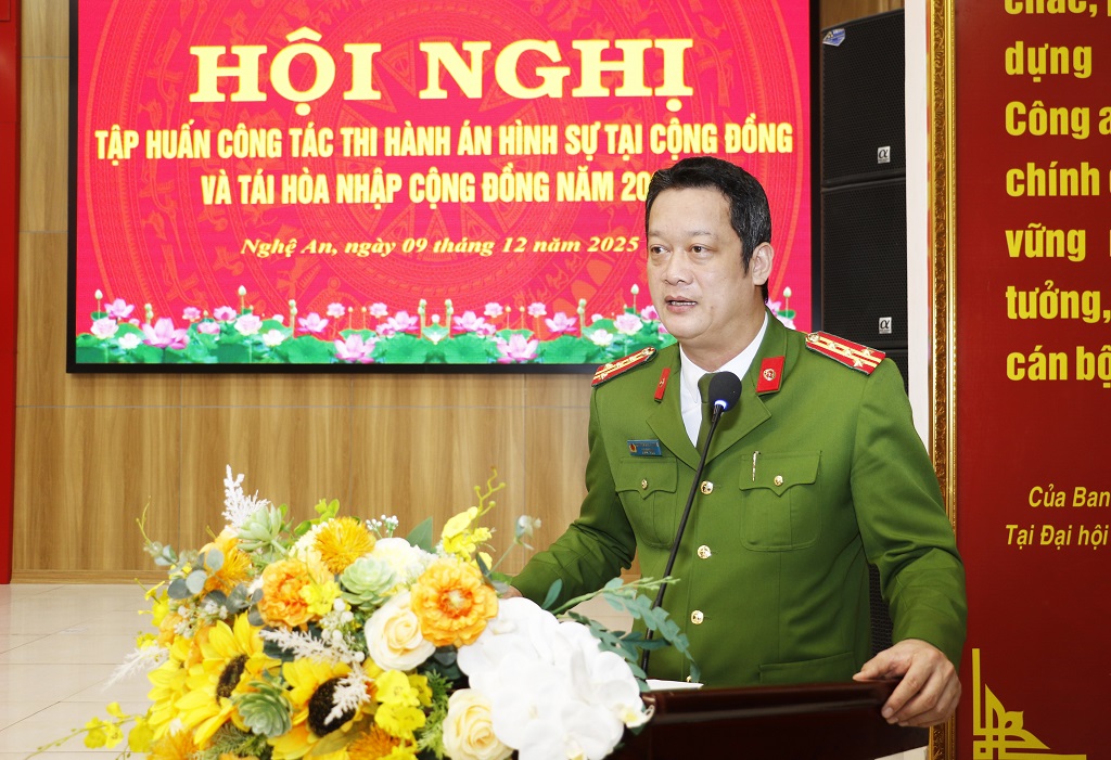 Đồng chí Đại tá Nguyễn Đức Cường, Phó Giám đốc Công an tỉnh phát biểu tại Hội nghị